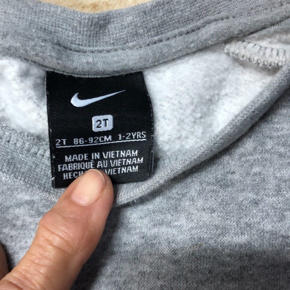 Bundle of 3 sweatshirts size 2 T - Picture 6 of 9